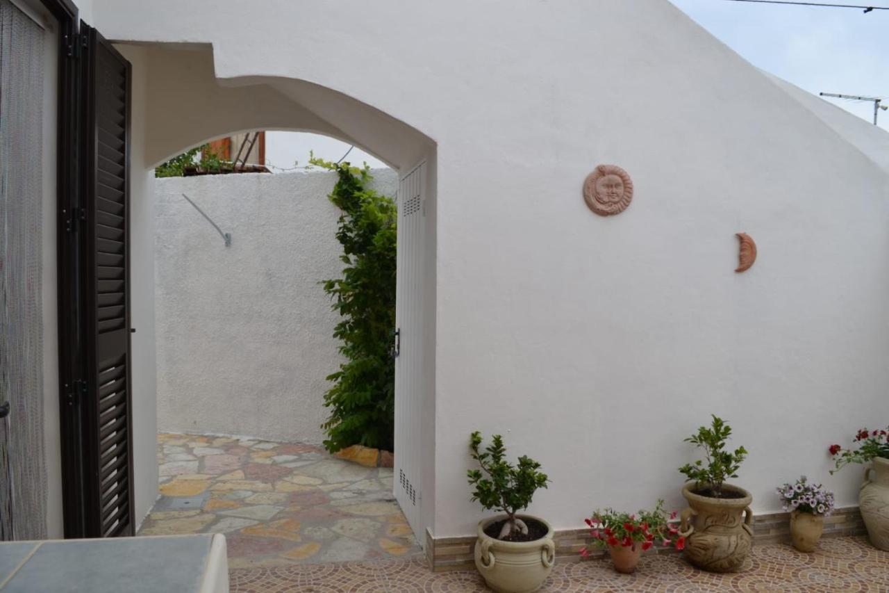 Casa Vacanze Il Faro Мурта-Мария Экстерьер фото
